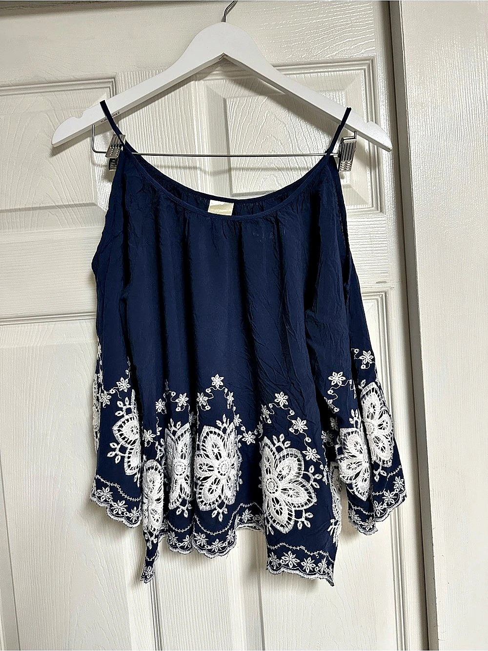 Lony Floral shirt  in Blue & White Size medium Like New